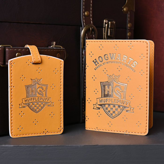 Warner Bros Harry Potter Alumni Passport Holder & Luggage Tag - Hufflepuff